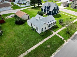 202 E Henry St, Calmar, IA 52132