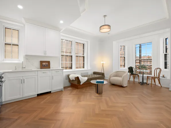2109 Broadway image 1 of 6