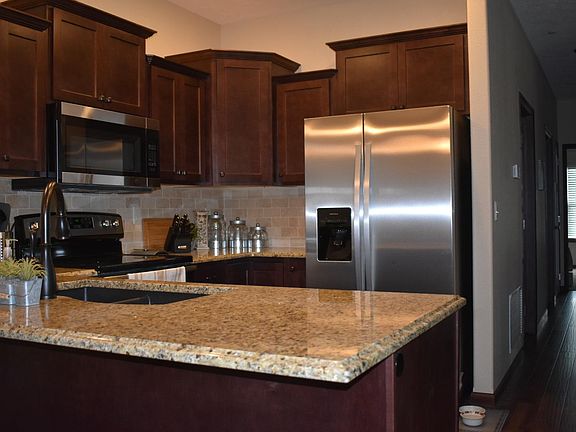 Kitchen, granite countertops