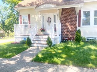 16 Howard Ave, Peabody, MA 01960