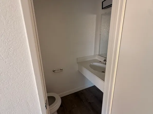 1728 W Avenue J, Lancaster, CA