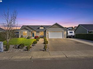 2025 Roosevelt Loop, North Bend, OR 97459