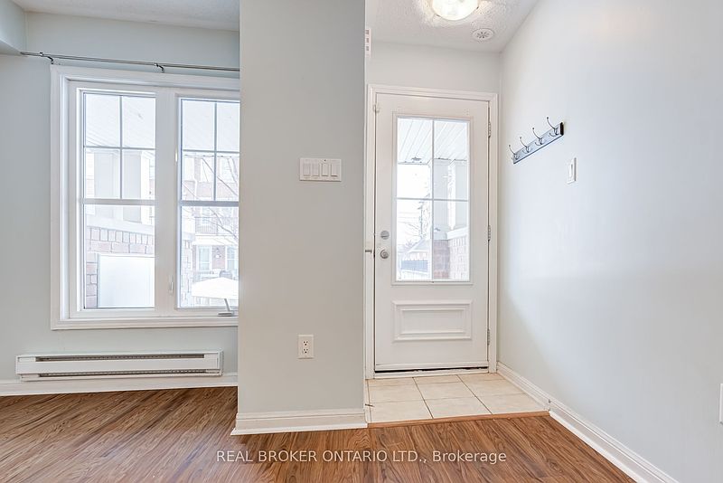 Toronto Townhouse for rent - 2 Bedrooms — photo 2