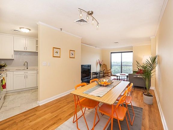 3rd image of 90 Quincy Shore Dr APT 817