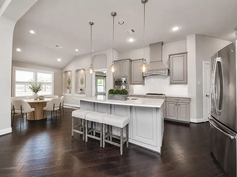 6243 Garden Lakes Ln — Photo 1