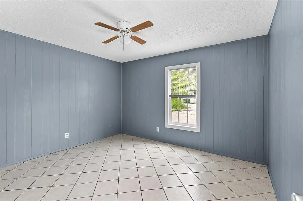 2 bed, 1.0 bath, 700 sqft, $1,025 — Photo 2