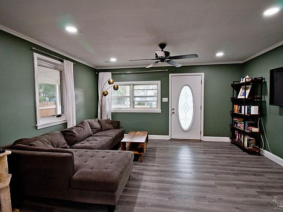 3rd image of 220 Shadowlawn Ave