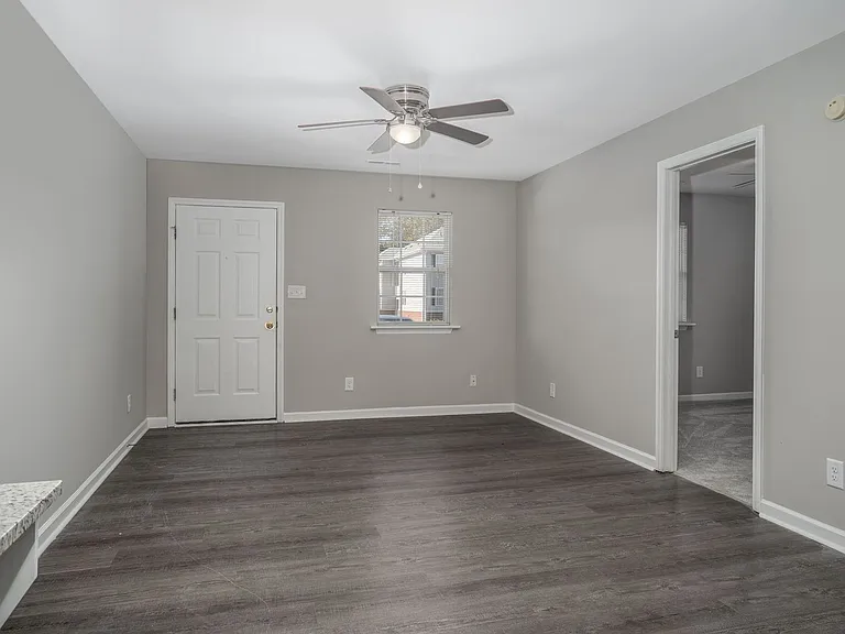 111 N Wheeless Dr — Photo 3
