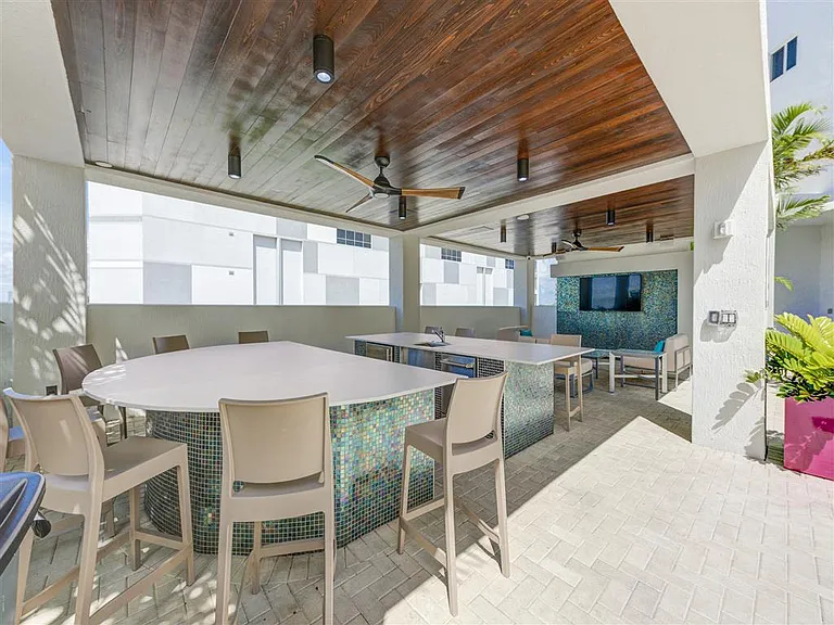Altis Little Havana Apartments — Photo 27