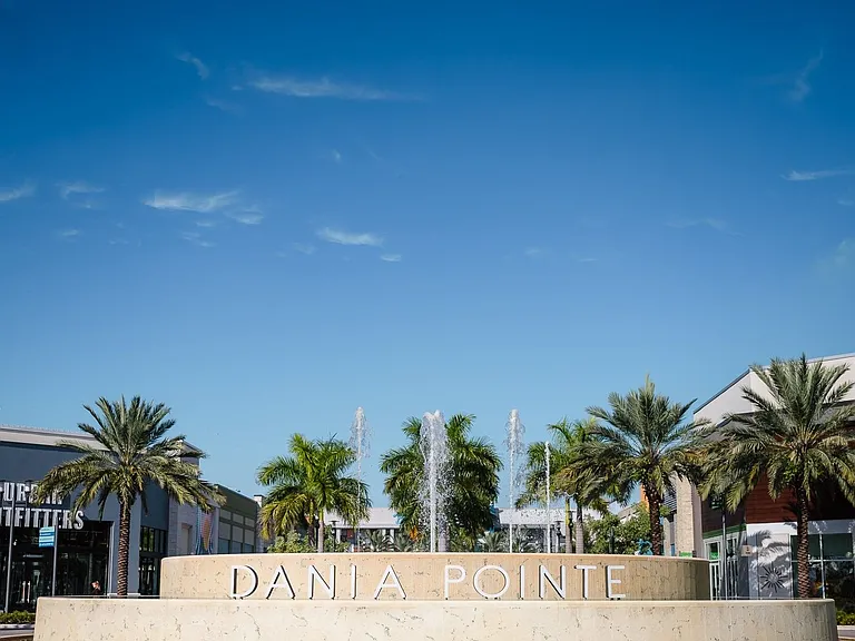Avery Dania Pointe Apartments — Photo 30