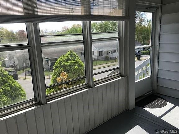 5th image of 39 Irwin Ave #1/2