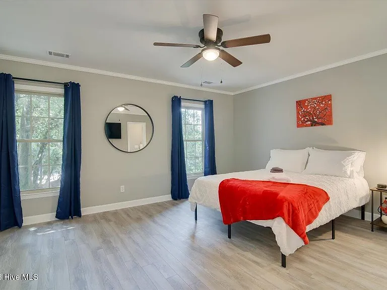 705 Beacon Hill Ln — Photo 12