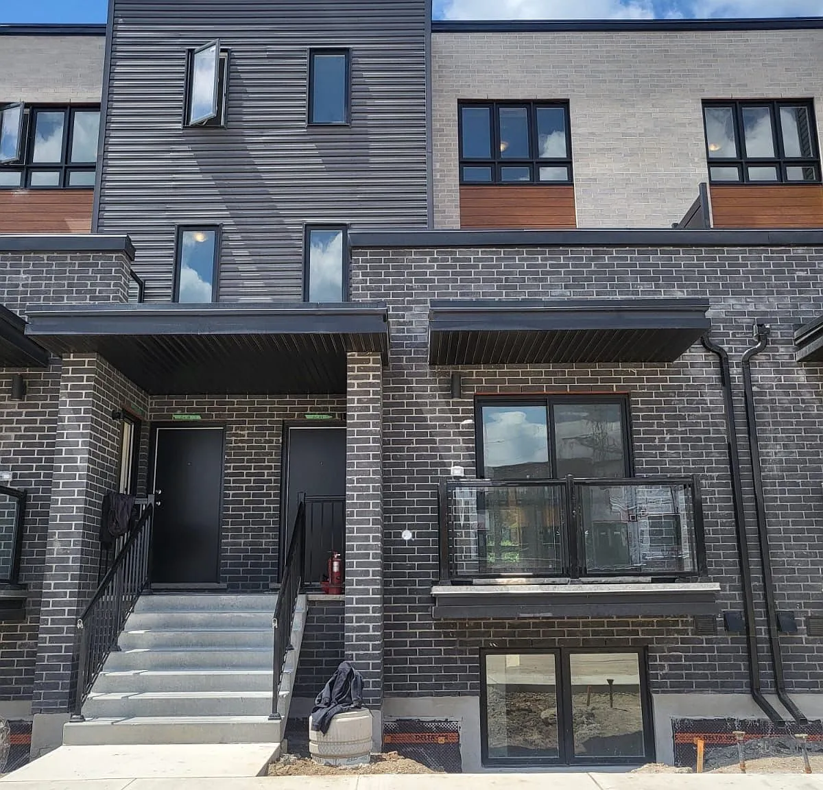 3 bed, $2,700 — Photo 1