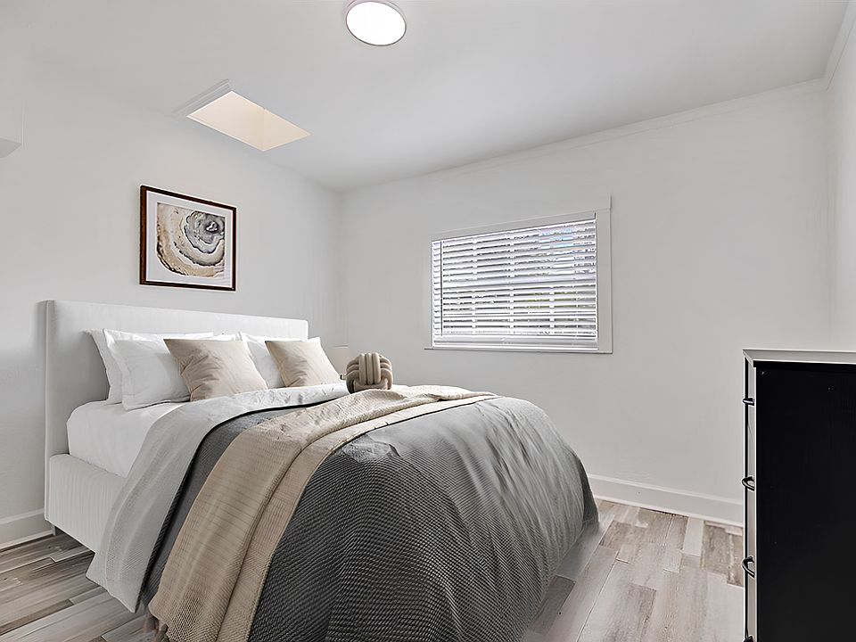 This photo has been virtually staged. Not all furnishings seen will be included. Please view the virtual tour.