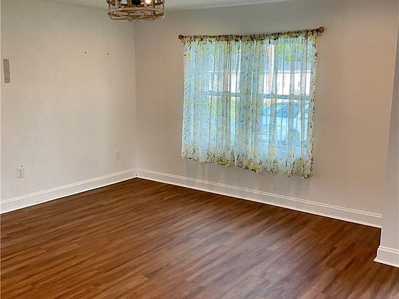 4th image of 107 Sunrise Dr