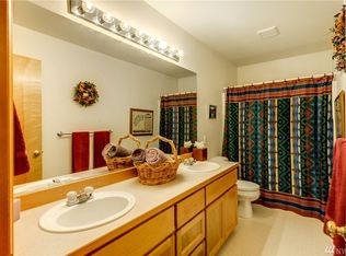 27904 NE 26th St, Redmond, WA 98053