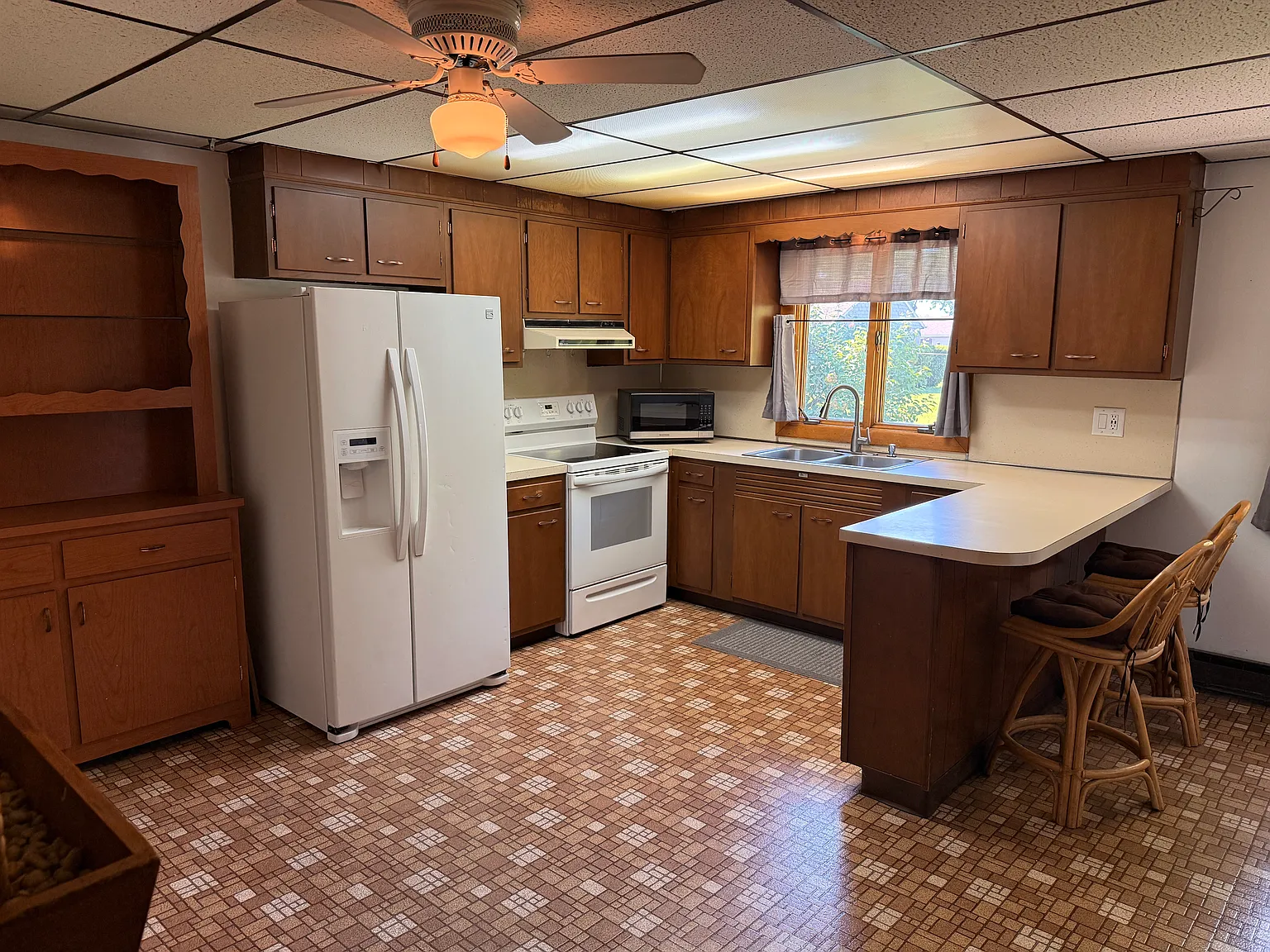 3 bed, 1272 sqft, $1,900 — Photo 4