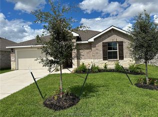 2220 Spyglass Dr, Navasota, TX 77868