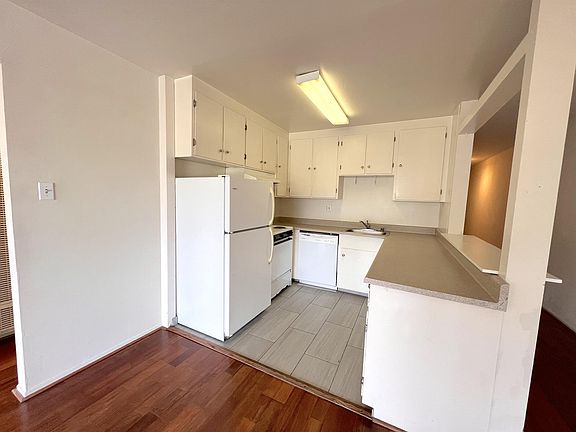 5th image of 359 21st Ave APT 3