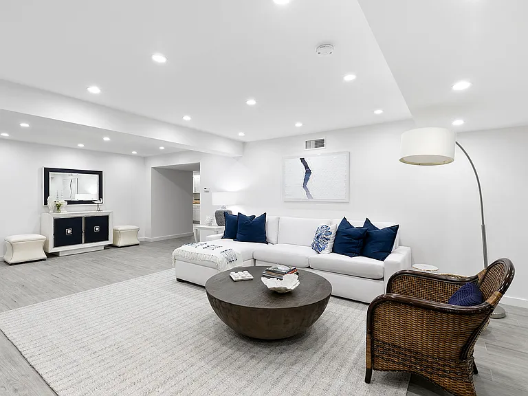 570 Sag Harbor Tpke — Photo 26
