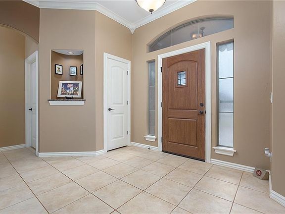 3rd image of 2621 SE 10th St