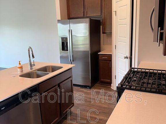 3rd image of 206 Telford Dr