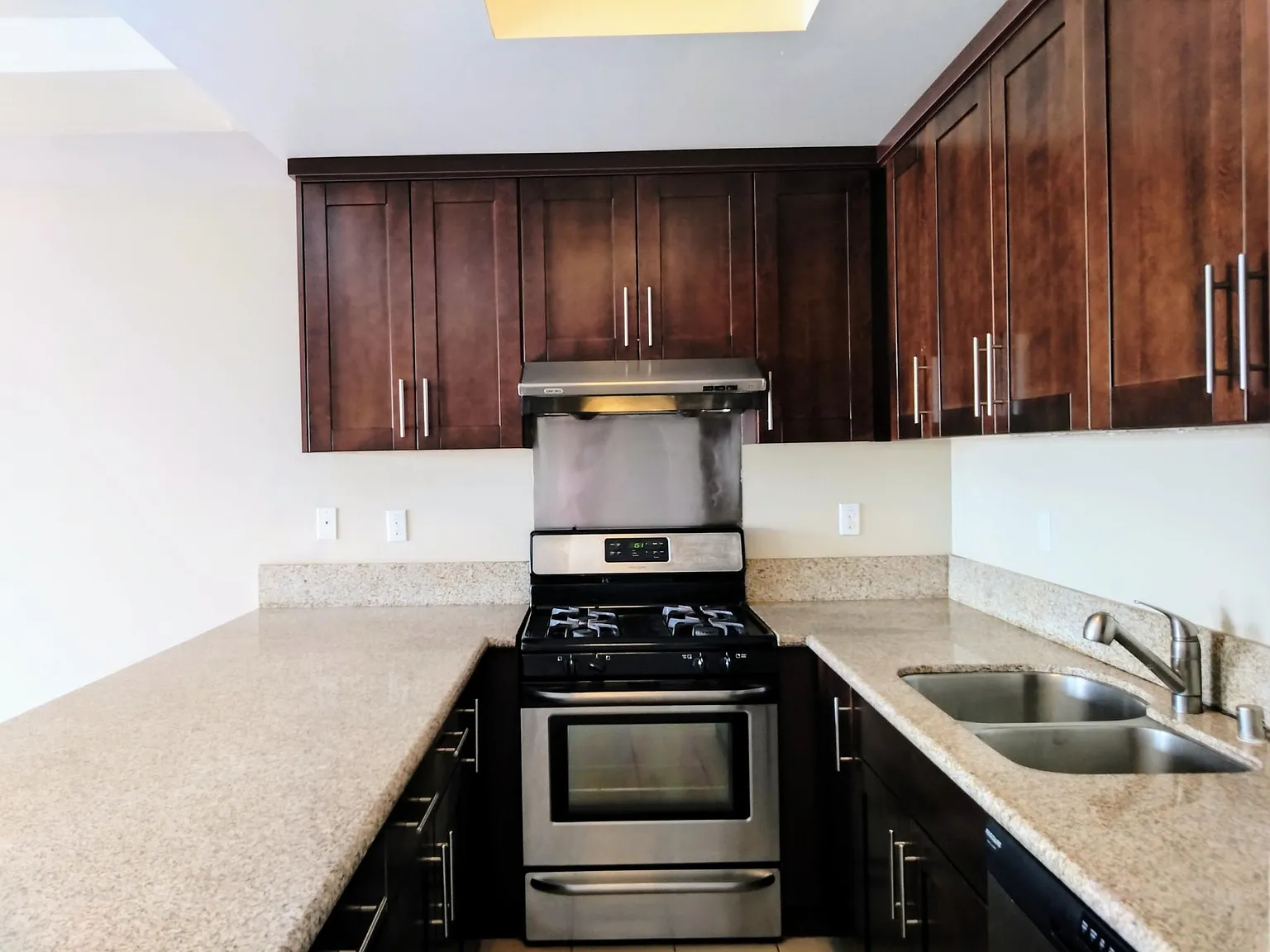 2 bed, 2.5 bath, 1430 sqft, $2,800 — Photo 3