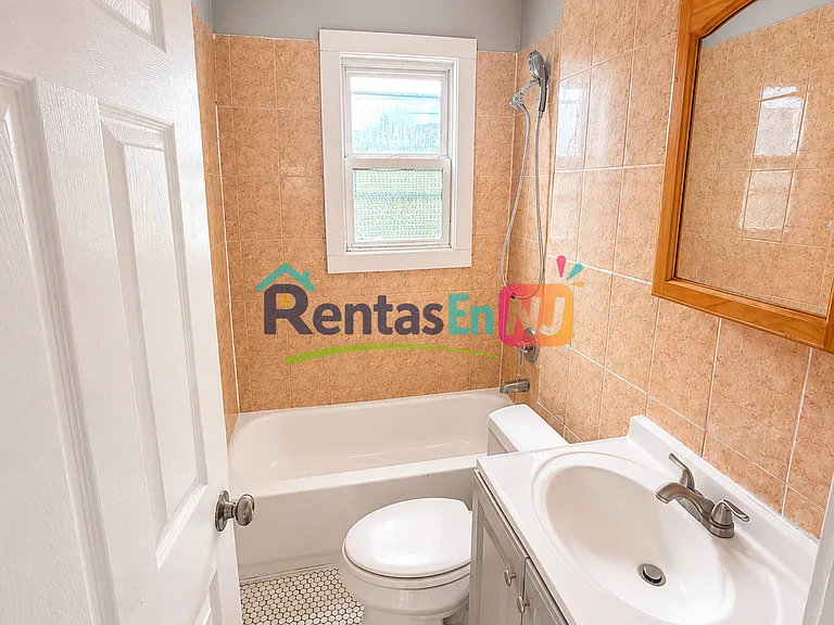 229 Jefferson St #2 — Photo 6