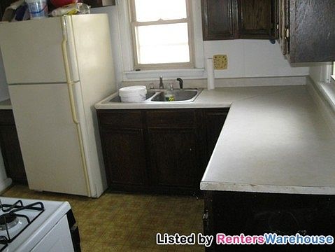 4th image of 1357 York Ave