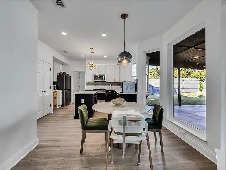 409 Baldwin St — Photo 2