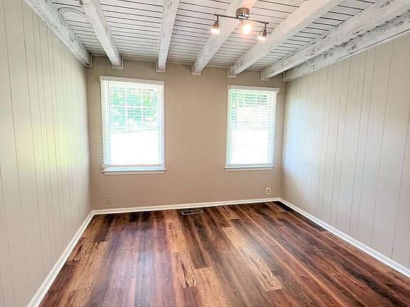 3rd image of 204 Lakewood Dr #204