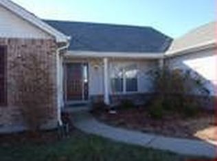 1843 Chateau Du Mont Dr, Florissant, MO 63031