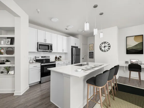 Cosmopolitan on the Canal