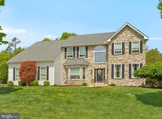 18 Twin Creeks Dr, Thornton, PA 19373