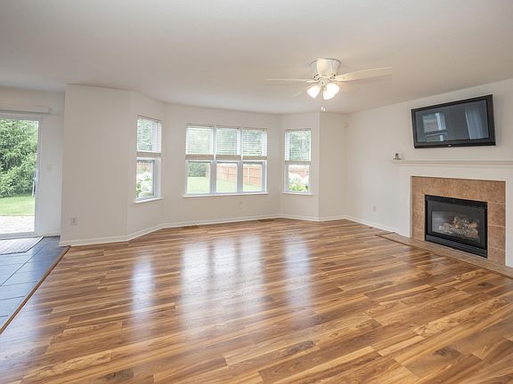 3rd image of 302 Morhouse Dr