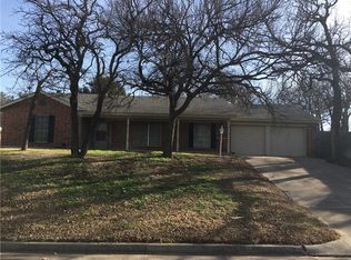 804 Spring Brook Dr, Bedford, TX 76021