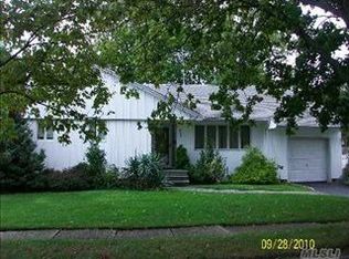 26 Jean Pl, Syosset, NY 11791