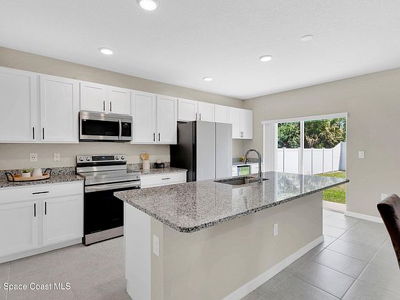 5th image of 634 Brickell St SE