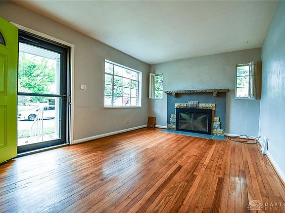 5th image of 454 Corona Ave