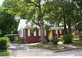 2nd image of 3006 Oak Ln