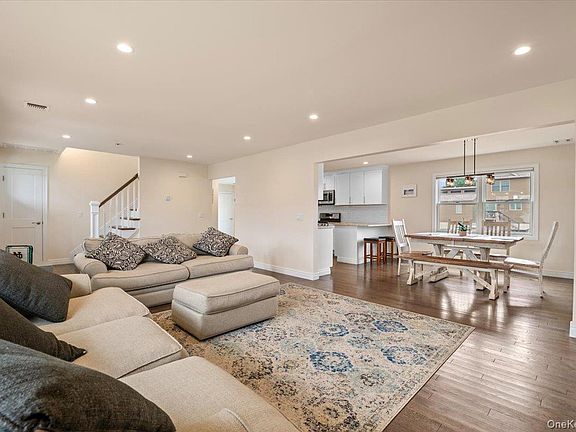 4th image of 2548 Ocean Avenue