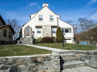 115 Harmon Dr, Larchmont, NY 10538