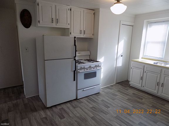 3rd image of 292 Mill St #11630978
