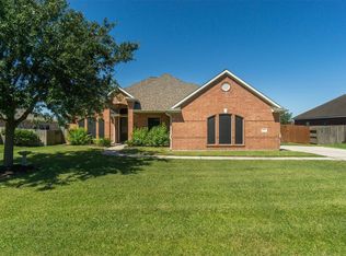 9702 Inwood Cir, Mont Belvieu, TX 77523
