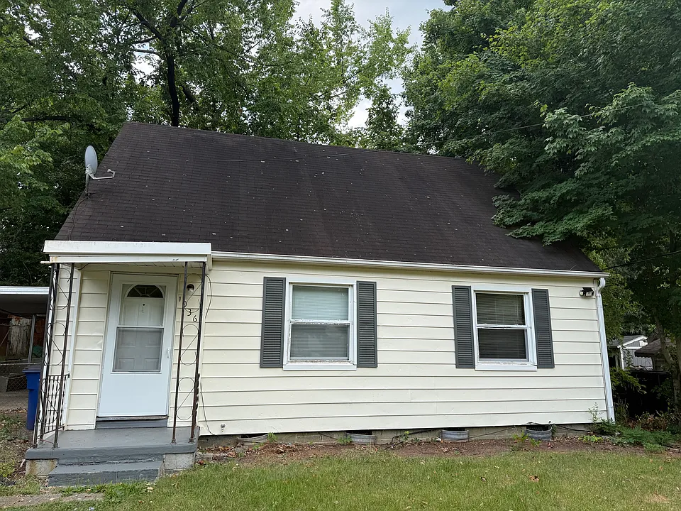 1036 Nancy Ln SE