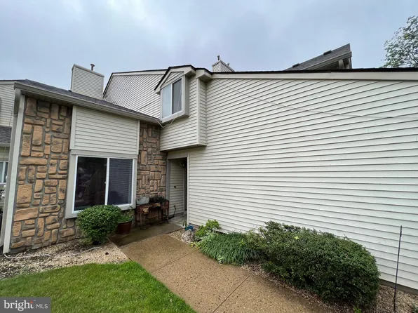 113 Chatham Ct, Hightstown, NJ 08520