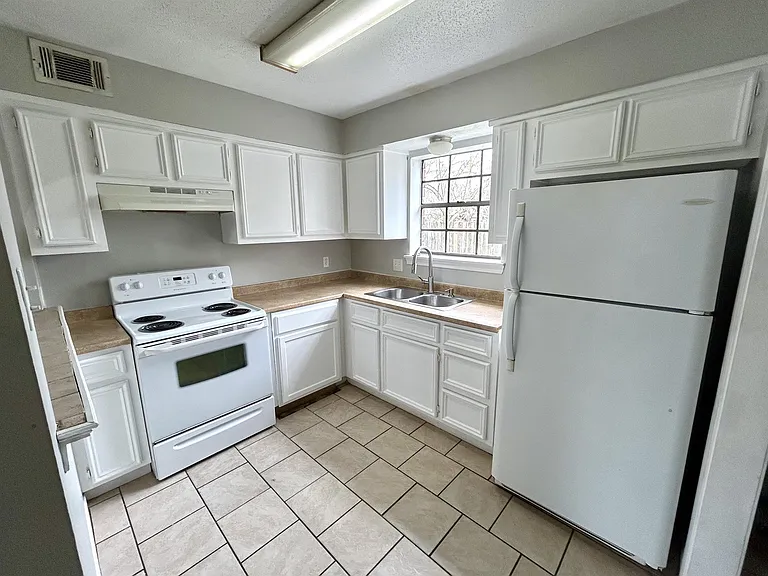 1924 Tusa Dr #B — Photo 2