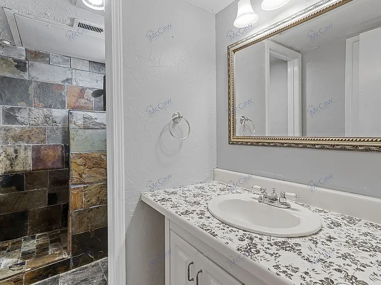 2101 Park Willow Ln #B — Photo 15