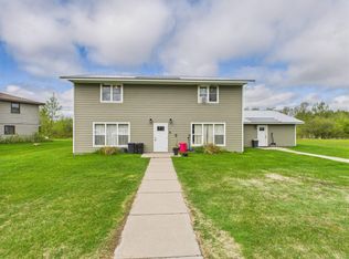 37597 Lakeview Dr, Warroad, MN 56763
