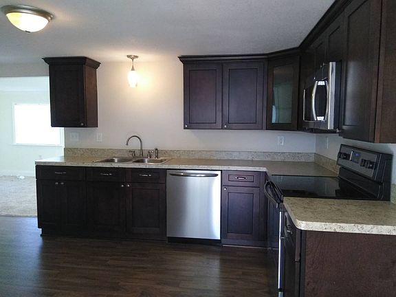3rd image of 102 Coral Crest Dr